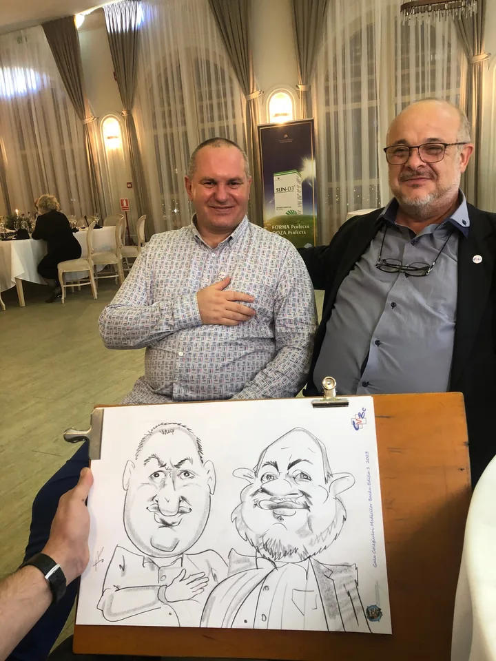 Portret stil caricatură pentru un invitat la nuntă în Vama Veche